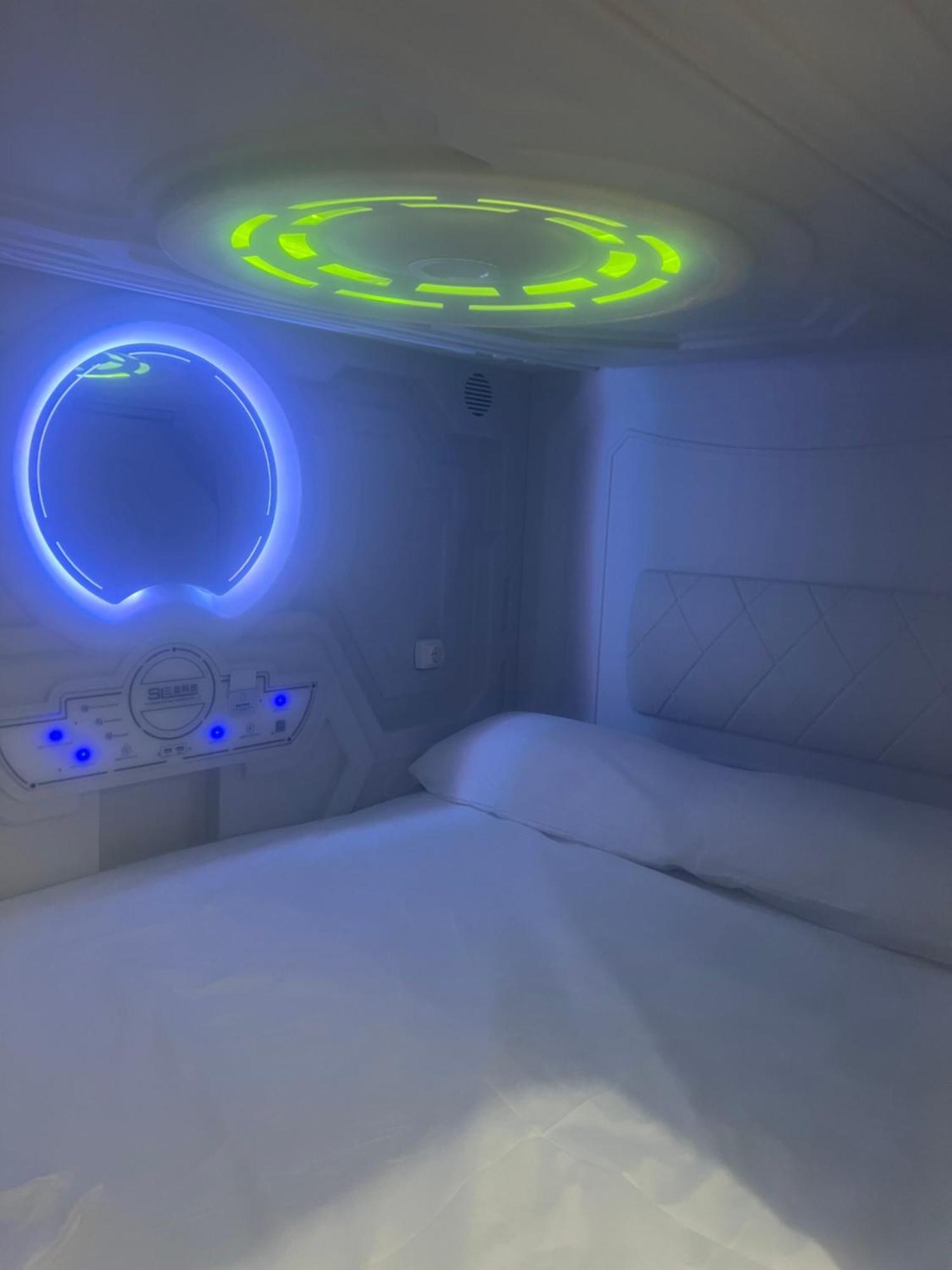 Flor Hostel Capsules Madrid Ngoại thất bức ảnh